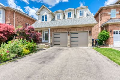 3751 Pearlstone Dr, House other with 3 bedrooms, 4 bathrooms and 4 parking in Mississauga ON | Image 2