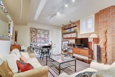 01 - 28 Madison Ave, Condo with 1 bedrooms, 1 bathrooms and null parking in Toronto ON | Image 2