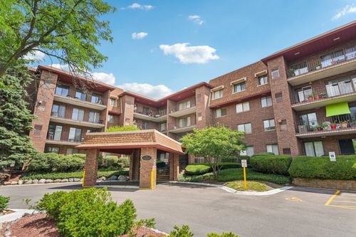 apt-200-101 Old Oak Dr, Buffalo Grove, IL, 60089-3639 | Card Image