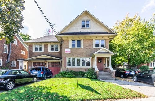 133 Albert St, Waterloo, ON, N2L3T2 | Card Image