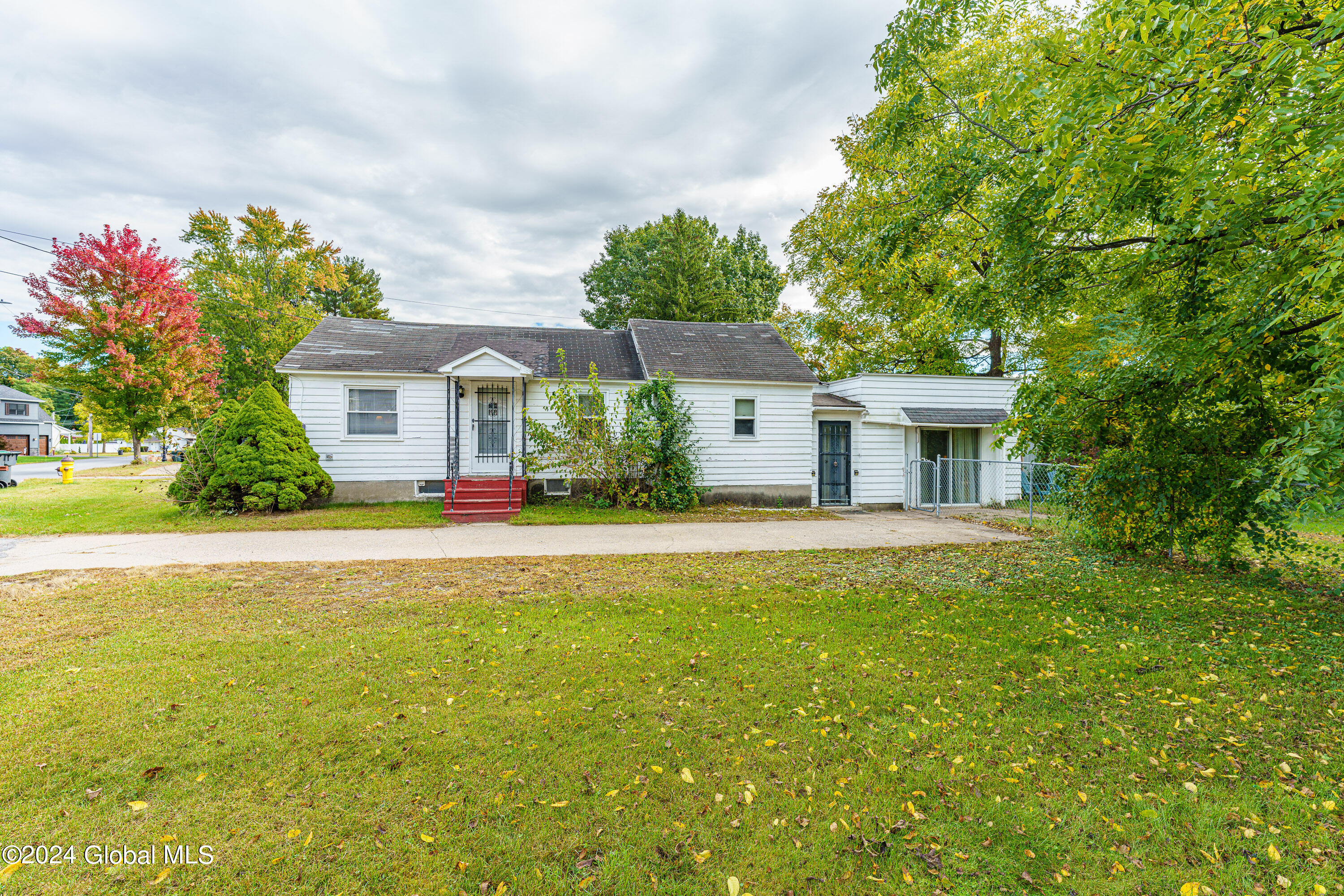 Crescent St, Saratoga Springs, NY 12866