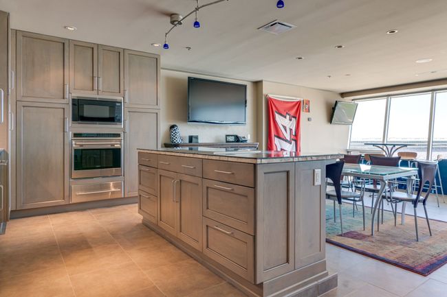 Kitchen looking toward dining area | Image 22