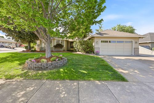 3396 Alameda St, Medford, OR, 97504-9635 | Card Image