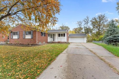 25146 Dallas Dr, Grosse Ile, MI, 48138-1754 | Card Image