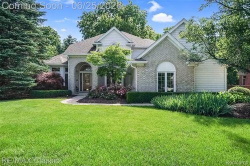 7439 Millwood, West Bloomfield, MI, 48322-2889 | Card Image