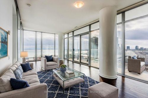 1305-103 The Queensway N/A, Toronto, ON, M6S5B3 | Card Image