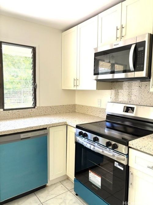 47-709 Waiohia St, Kaneohe, HI, 96744-4938 | Card Image