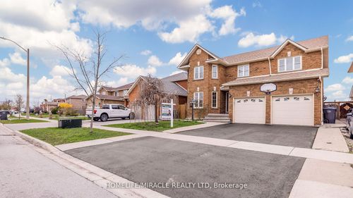 74 Kingknoll Dr, Brampton, ON, L6Y3E5 | Card Image