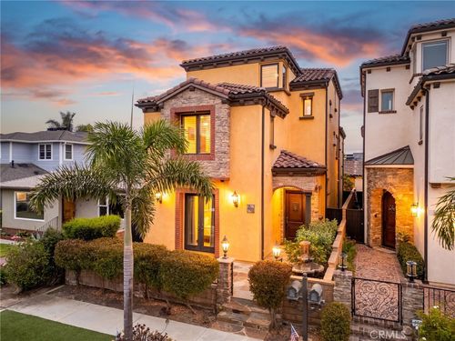 212 Baltimore Ave, Huntington Beach, CA, 92648 | Card Image