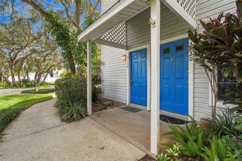 3118 Valley Oaks Drive, Tampa, FL, 33618 | Card Image