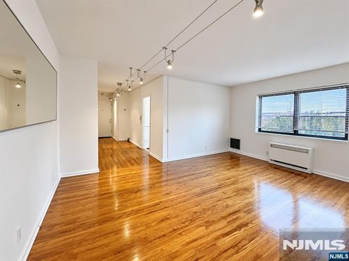 401 Park Pl, Fort Lee, NJ, 07024-3731 | Card Image