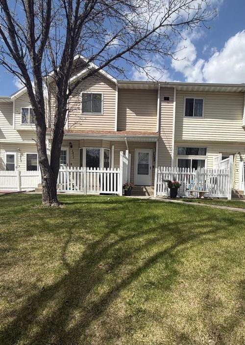 1509 34 1/2 Ave S, Fargo, ND, 58104-6121 | Card Image