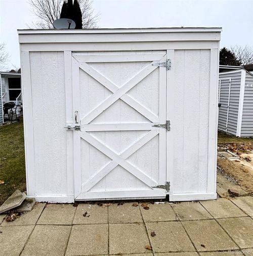 5253 Fredricksburg Ln, Lexington, MI, 48450-9251 | Card Image