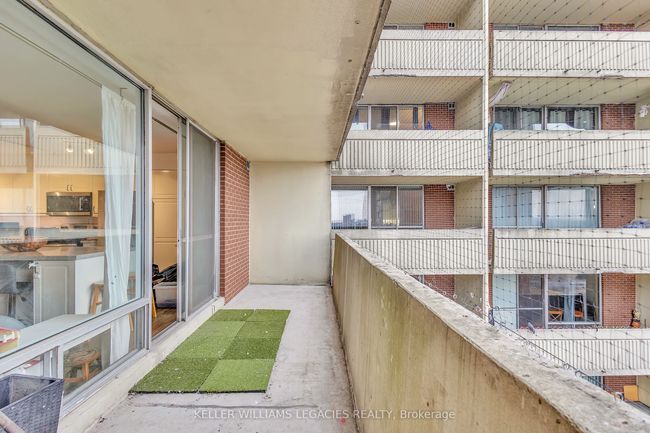 2001 - 1 Massey Sq, Condo with 2 bedrooms, 1 bathrooms and null parking in East York ON | Image 17