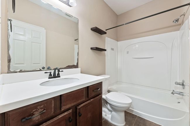 2nd bath with combined tub and shower | Image 33