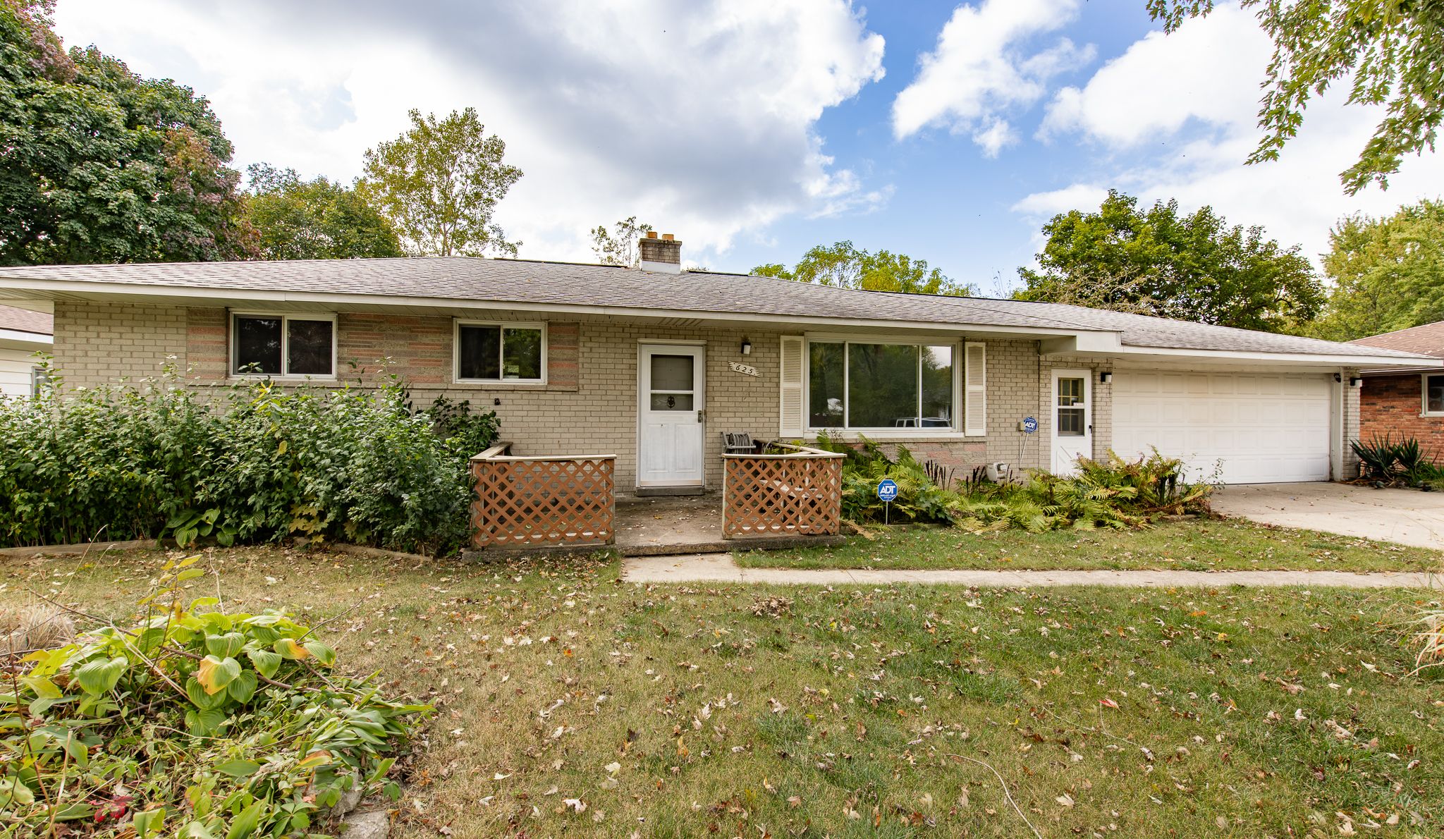 Sheryl Dr, Waterford, MI 48328