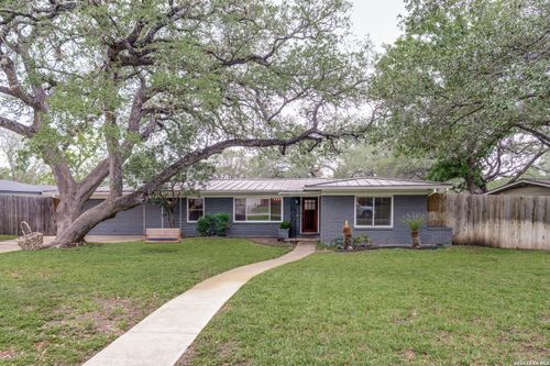 523 Woodcrest Dr, San Antonio, TX, 78209-2938 | Card Image