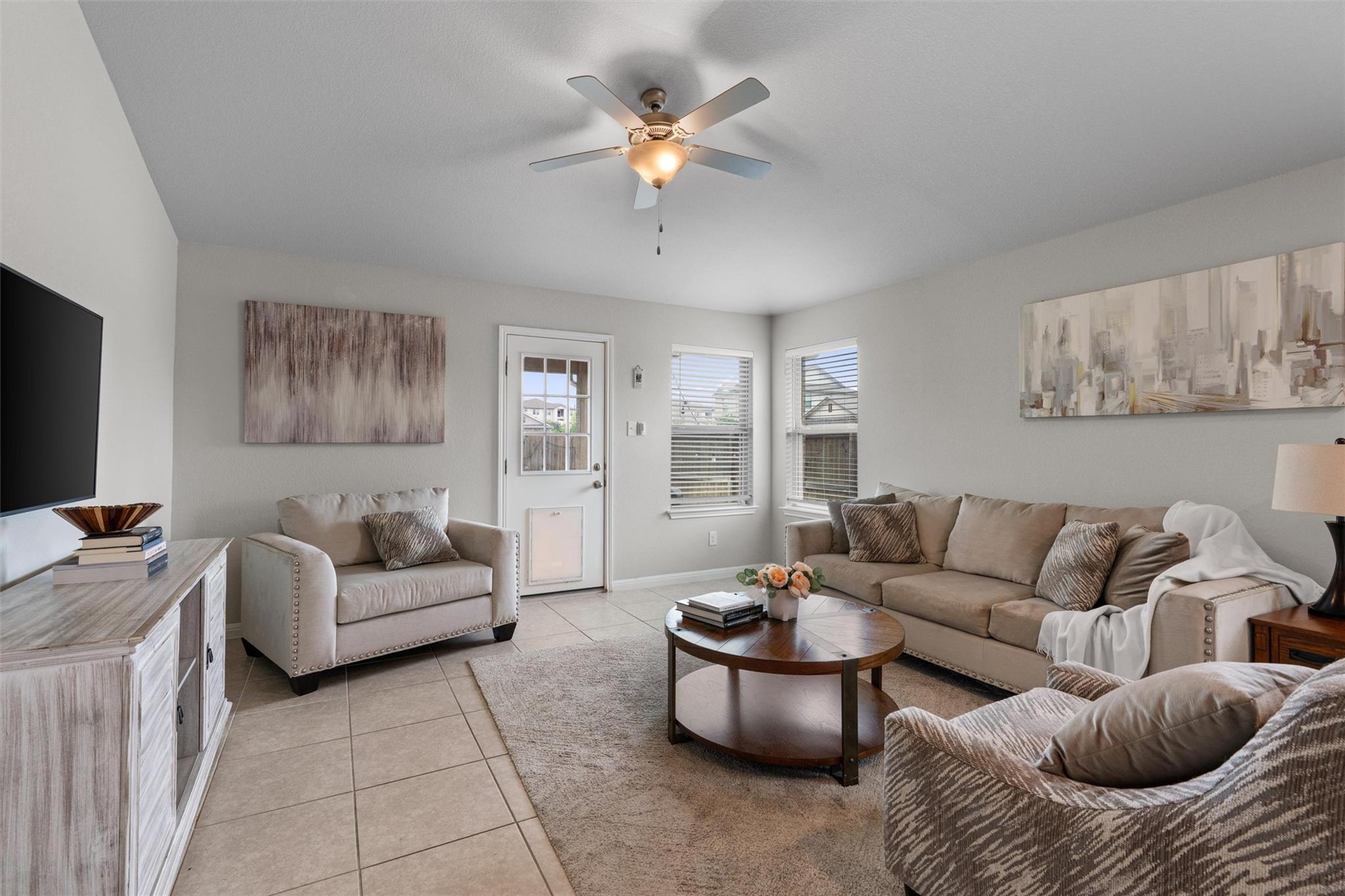 Residential Lease in Manor 5