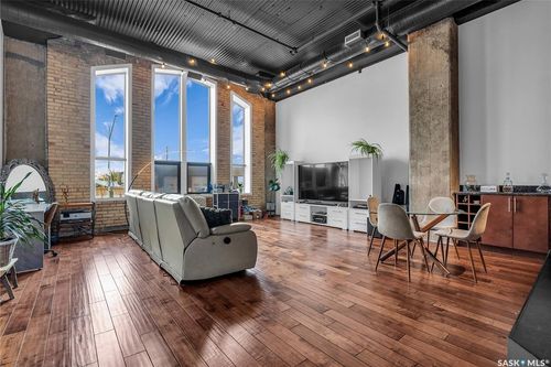 105-211 Av D N, Saskatoon, SK, S7L1M7 | Card Image