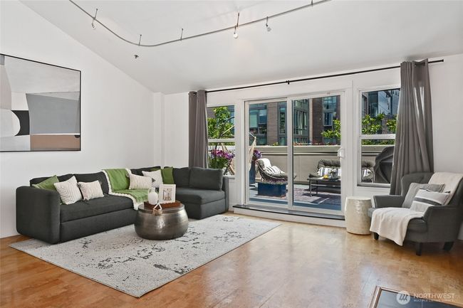 APT-517 - 526 1 St Ave S, Condo with 2 bedrooms, 2 bathrooms and 3 parking in Seattle WA | Image 7