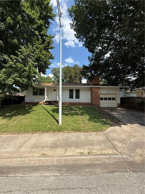 2053 S Sterling Ave, Independence, MO, 64052-3672 | Card Image