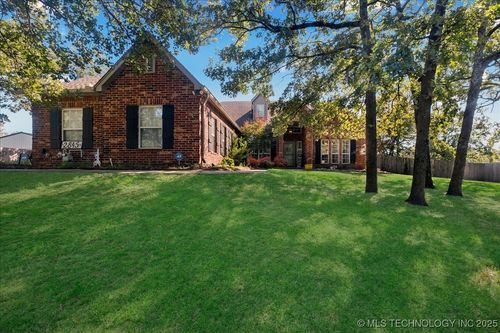2845 Skyline Falls Dr, Sand Springs, OK, 74063-8305 | Card Image