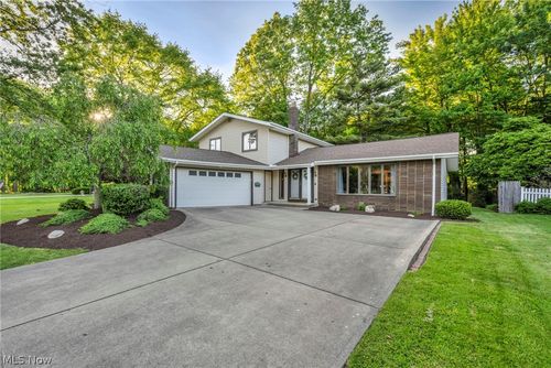 27020 Sleepy Hollow Dr, Westlake, OH, 44145-3241 | Card Image