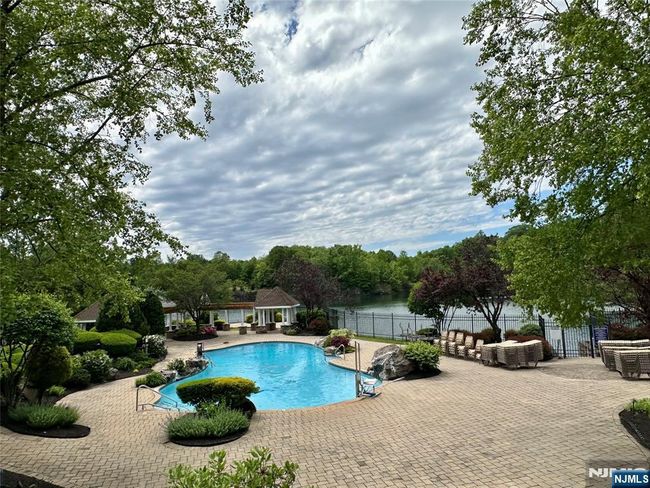 35 Magnolia Way, House attached with 3 bedrooms, 3 bathrooms and null parking in North Haledon NJ | Image 38