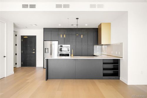 1110-3520 Chestnut Pl, Denver, CO, 80216-3628 | Card Image