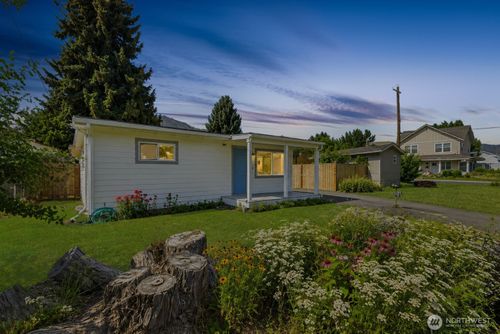 119 W Gibson Ave, Chelan, WA, 98816-9616 | Card Image