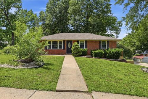 8506 Maple Ave, Raytown, MO, 64138-3399 | Card Image