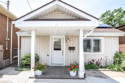 25 Delena Ave N, Hamilton, ON, L8H6B5 | Card Image