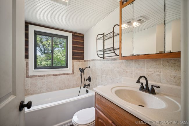 3201 214 Th St, House other with 3 bedrooms, 2 bathrooms and null parking in Haskell OK | Image 13