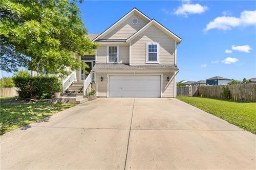10104 E 219th Ter, Peculiar, MO, 64078-8517 | Card Image
