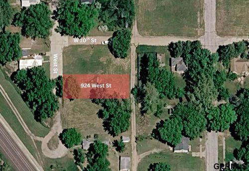 924 West St, Fairbury, NE, 68352-1844 | Card Image