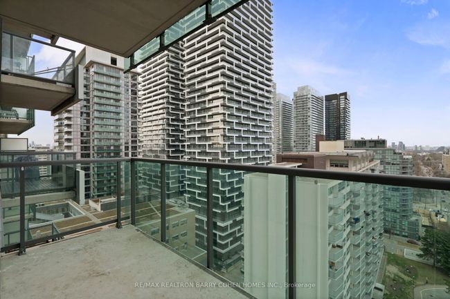1414 - 70 Roehampton Ave, Condo with 2 bedrooms, 2 bathrooms and 1 parking in Toronto ON | Image 22