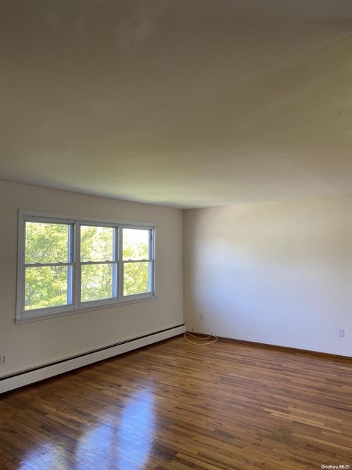 297 Fairfield Ave, Carle Place, NY, 11514-1148 | Card Image