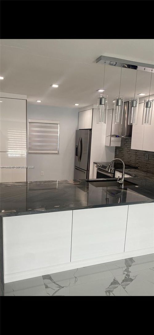 apt-4-1100 W 35th St, Hialeah, FL, 33012-4954 | Card Image