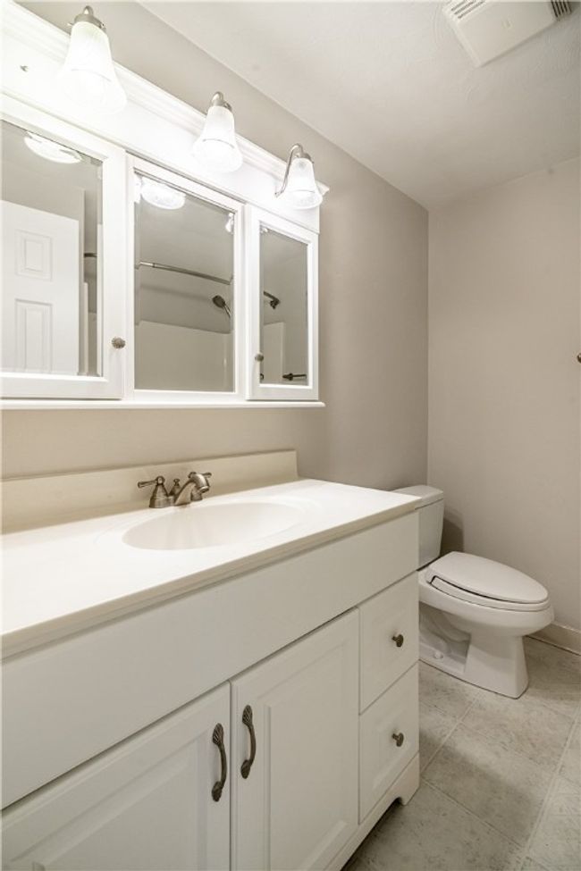 Updated hall bathroom. | Image 21
