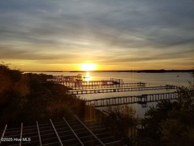 Spectacular Waterfront Vistas | Image 98