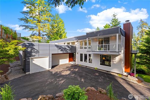 18510 Ne 15th Pl, Bellevue, WA, 98008-3327 | Card Image