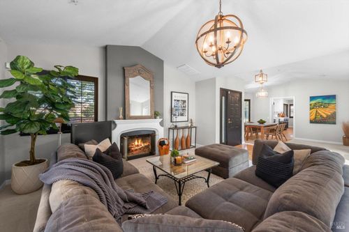 69 Fountain Grove Circle, Napa, CA, 94558 | Card Image