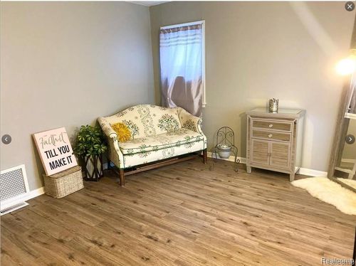 11227 Packard Ave, Warren, MI, 48089-2516 | Card Image