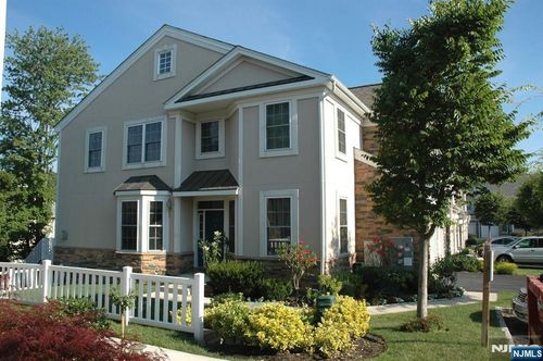 252 Levinberg Ln, Wayne, NJ, 07470-4076 | Card Image