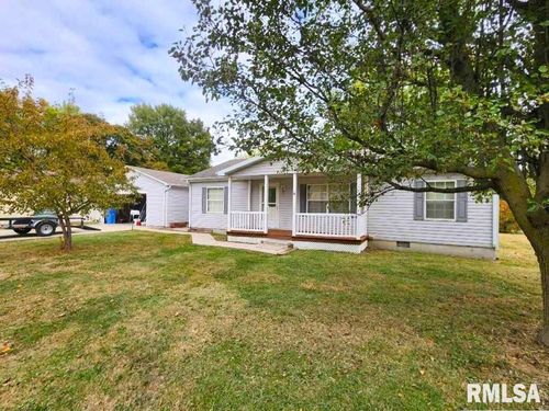 420 S 7th St, Girard, IL, 62640-1417 | Card Image