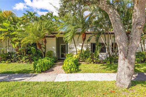 7630 Ne 8th Ave, Miami, FL, 33138-5209 | Card Image