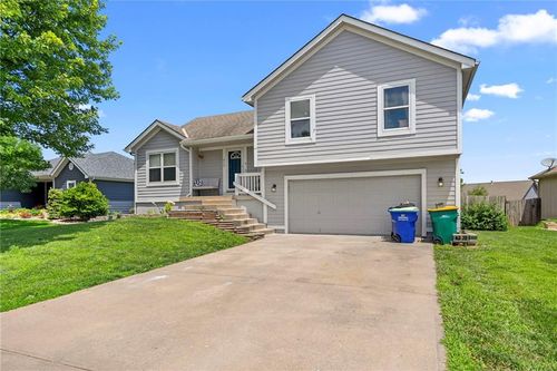 920 Pumpkin Ridge St, Gardner, KS, 66030-1778 | Card Image
