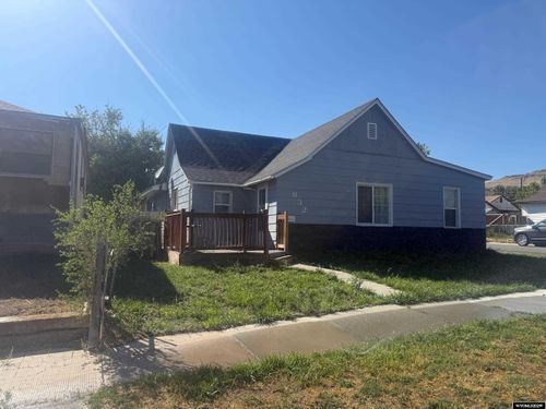 832 7th St, Rawlins, WY, 82301-4703 | Card Image