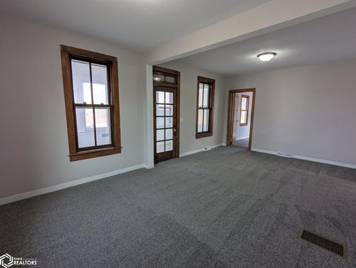 1821 Division St, Burlington, IA, 52601-2924 | Card Image