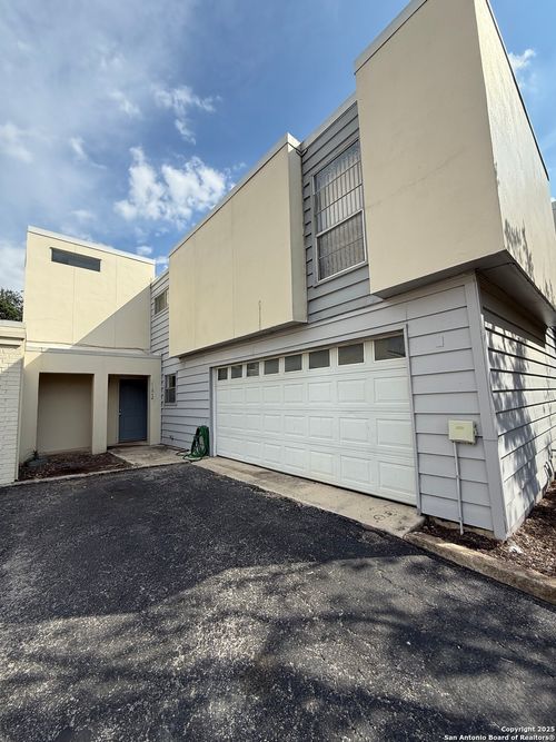 11842 Sandman St, San Antonio, TX, 78216-3021 | Card Image